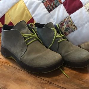 Kids Chaco “Otis” lace up boots